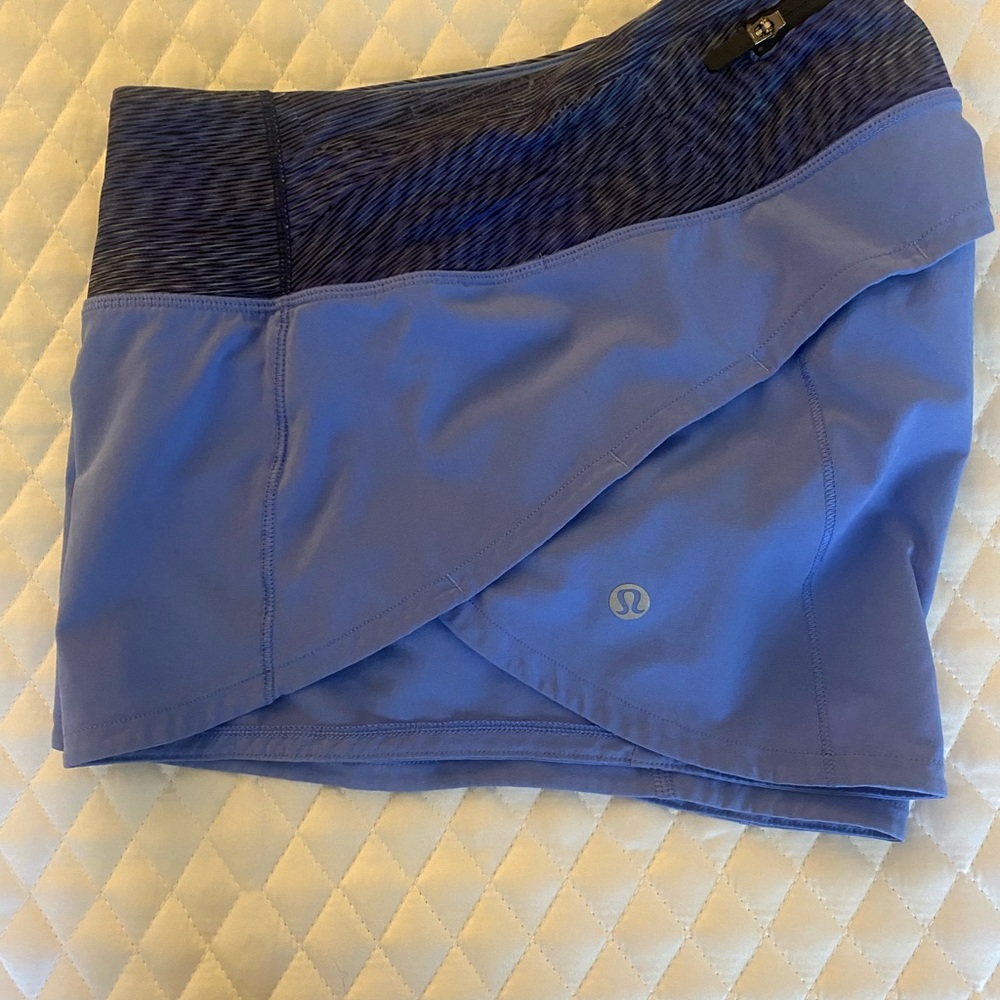 EUC LULULEMON short running shorts with liner. Size 4